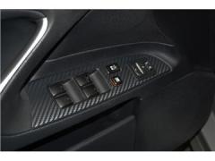 Siyah Karbon Kaplama Folyosu